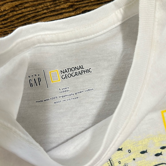 GAP 🪸 National Geographic ‘Protect Coral Reefs’ Top - Picture 3 of 5